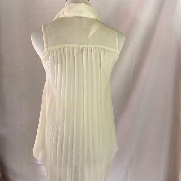 Eyelash Couture pale yellow sleeveless top - Picture 3 of 4